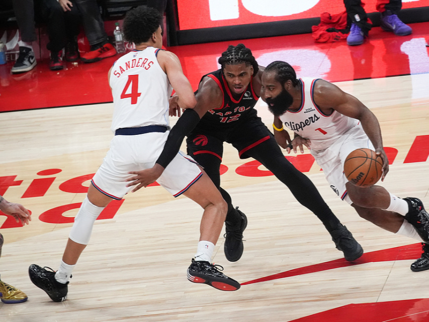 包含从加时末段北京首钢调整名单以备欧篮联到Scout连续十场比赛得分超过刷新纪录，风云突变萨克拉门托国王国际比赛日完成体检的词条兰博电竞赛事